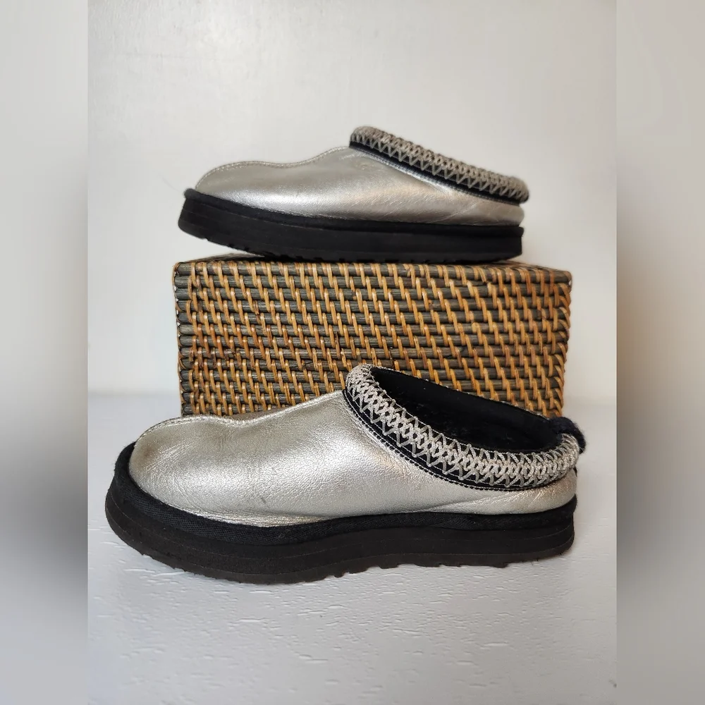 UGG Tazz Leather Faux Fur Lined Metallic Silver Indoor/Outdoor Clog Slippers